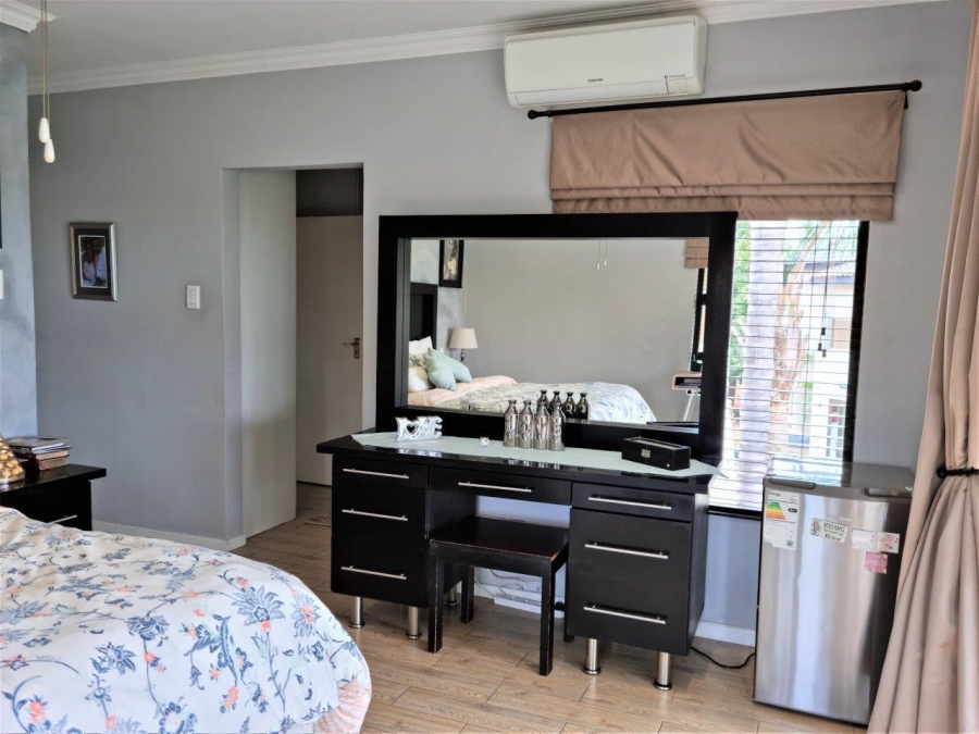 5 Bedroom Property for Sale in Melodie North West